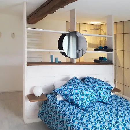 Le Canard Sur Le Dos