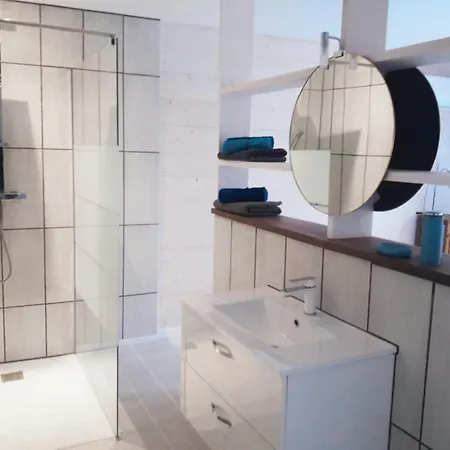 Le Canard Sur Le Dos Averon-Bergelle