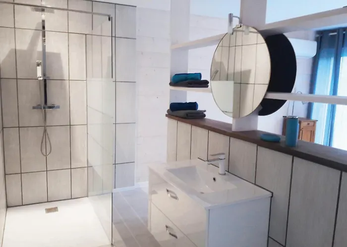 Le Canard Sur Le Dos Averon-Bergelle